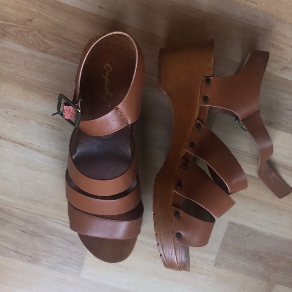 Women’s shoes